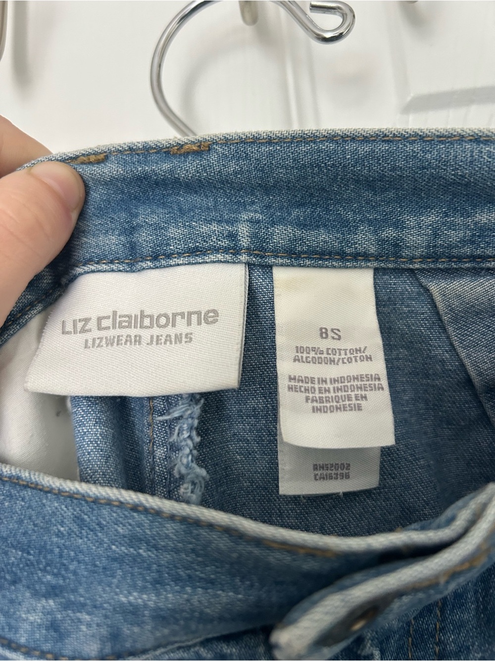 Liz Claiborne Relaxed Fit Pleated Women's Blue Denim Jeans - Picture 4 of 5